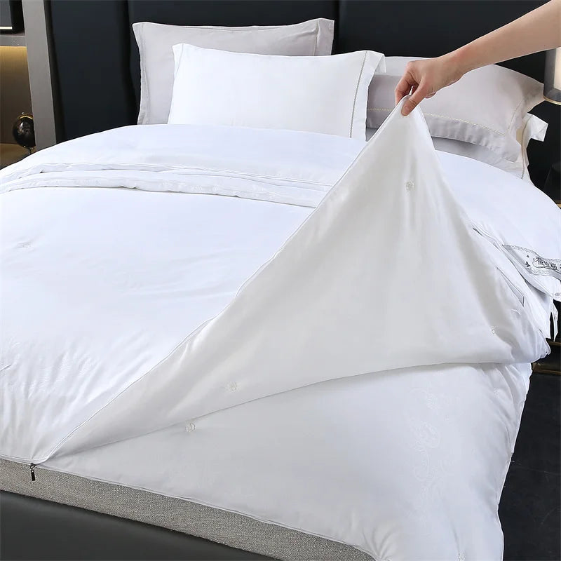 Luxury Natural Mulberry Silk Duvet – Queen/King Size Comforter for Summer & Winter, Handcrafted Bedding